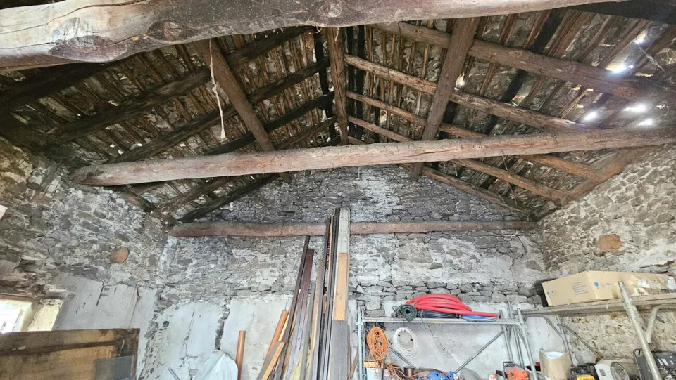 RUSTICO DA RISTRUTTURARE A GNOSCA