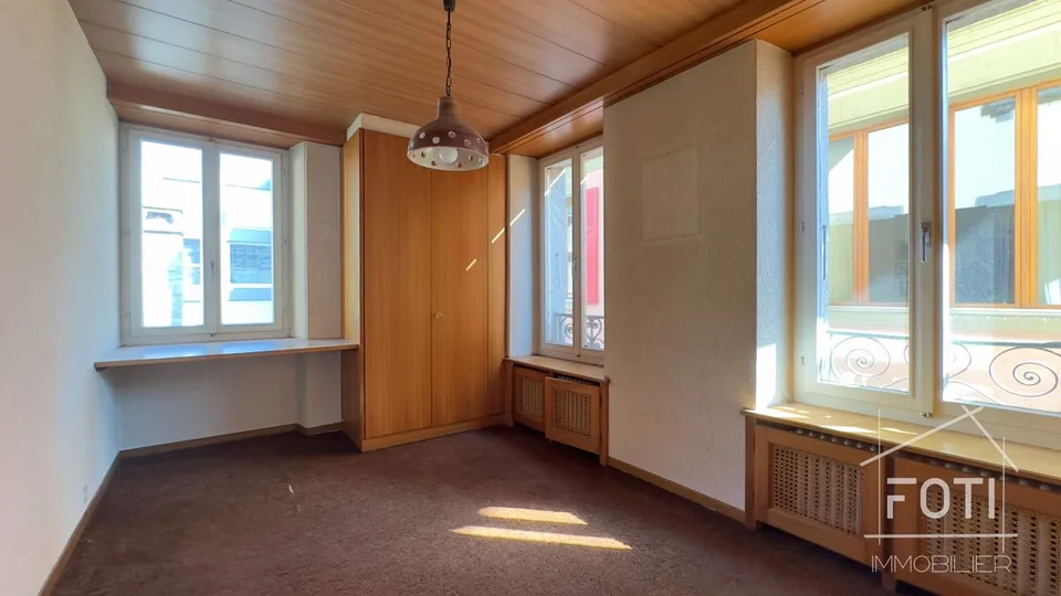 Avenue de la Gare 5 sur la rue piétonne, immeuble mixte avec rendement potentiel de 5,94%