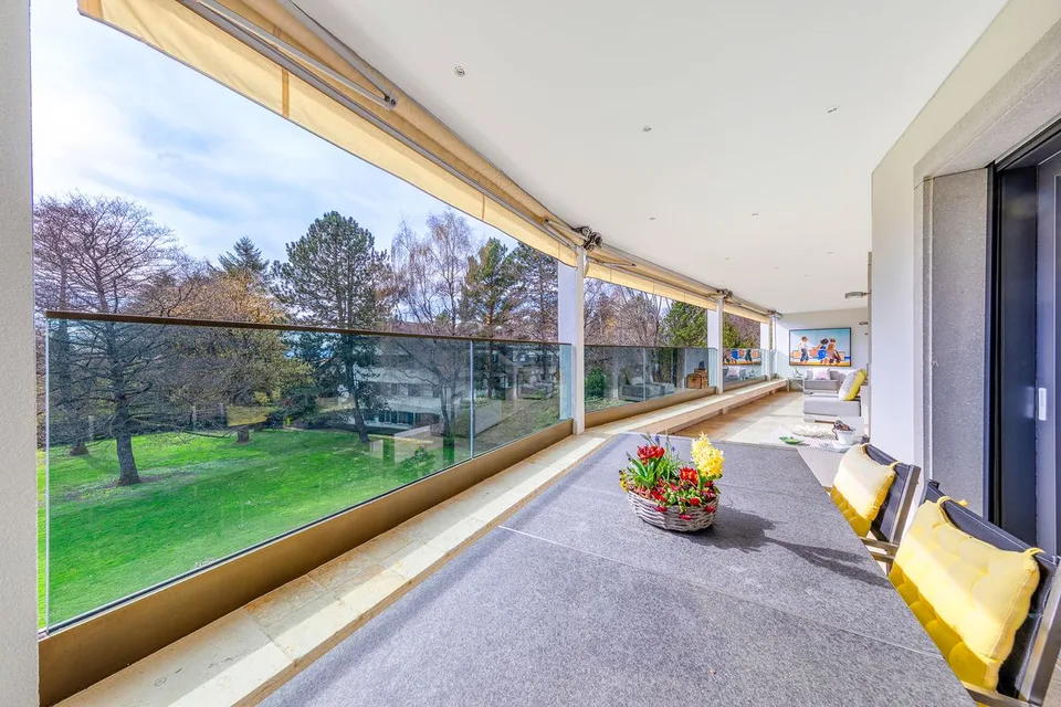 Appartement d'exception dans un cadre verdoyant en bordure du Golf de Lausanne