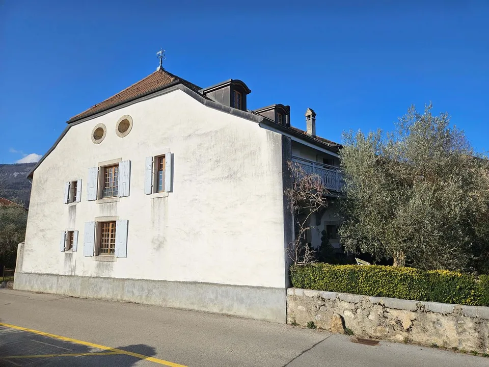 Maison de charme rénovée à vendre à Givrins