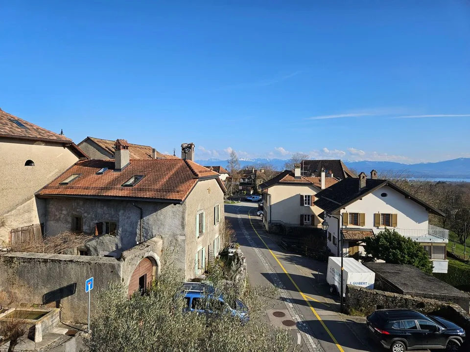Maison de charme rénovée à vendre à Givrins