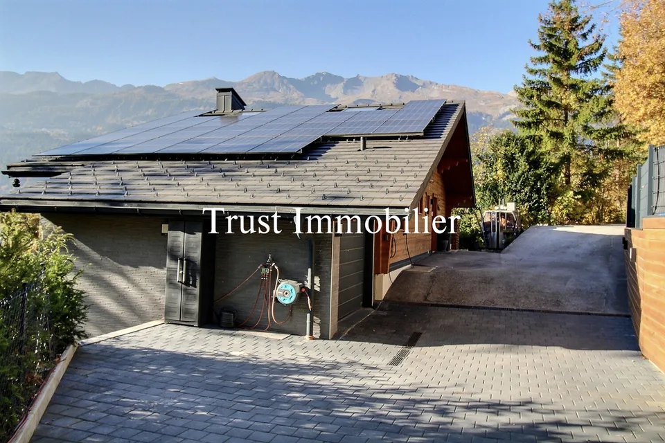 6015. Magnifique chalet à Icogne à Vendre