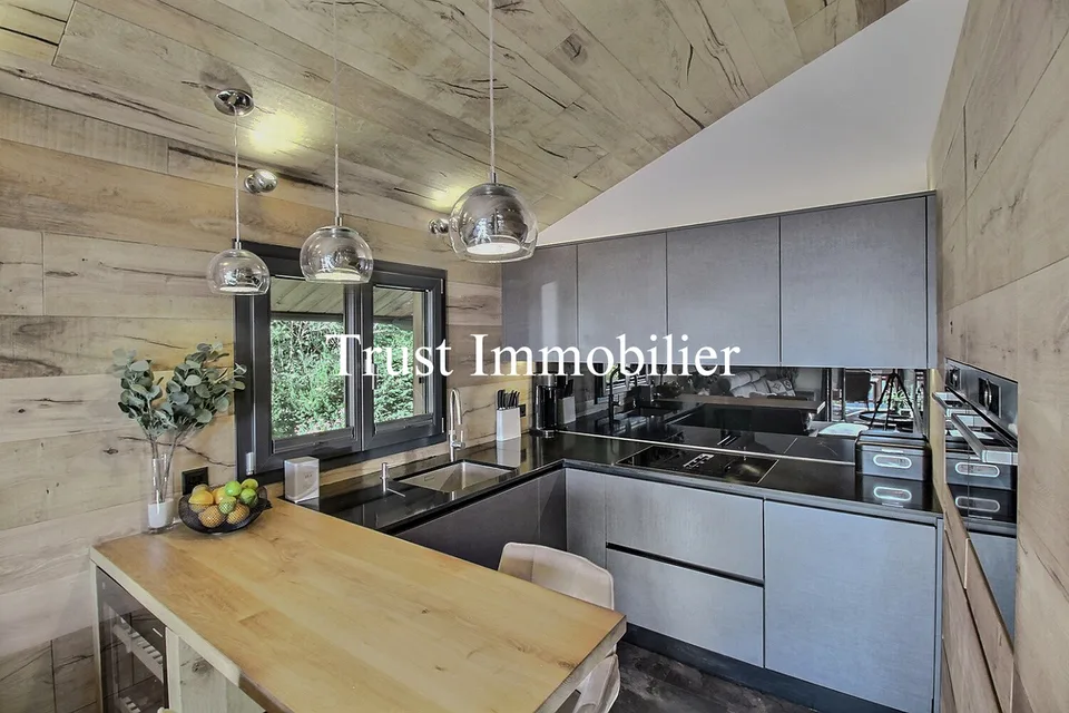 6015. Magnifique chalet à Icogne à Vendre