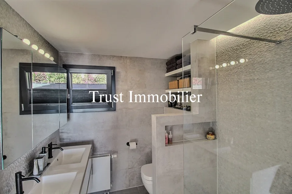 6015. Magnifique chalet à Icogne à Vendre