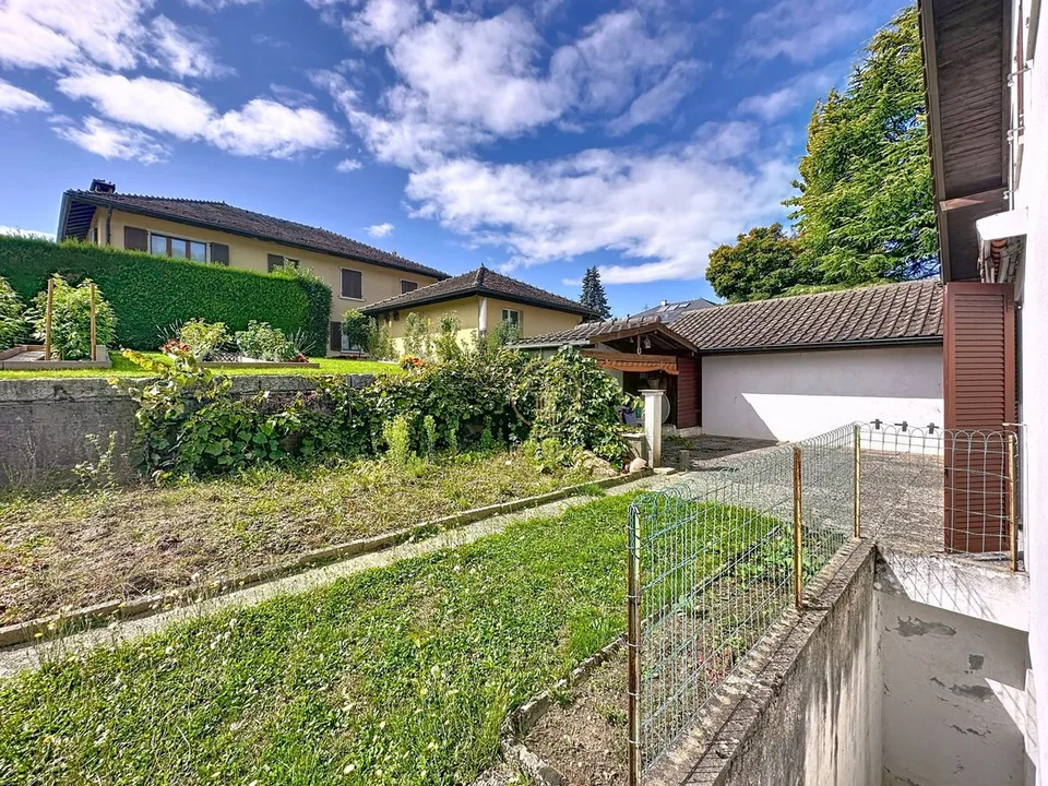 LE MONT-SUR-LAUSANNE - maison jumelle à vendre avec jardin et garage-box