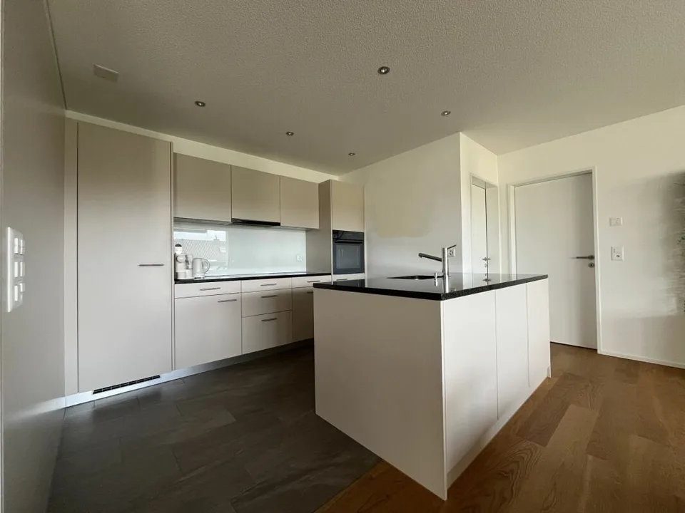 Moderne und lichtdurchflutete 3.5-Zimmer-Parterrewohnung