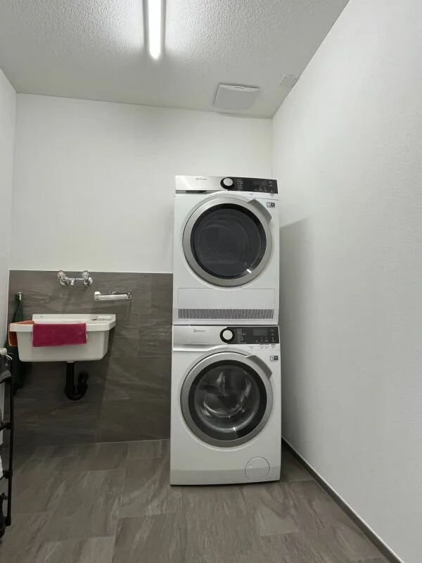 Moderne und lichtdurchflutete 3.5-Zimmer-Parterrewohnung