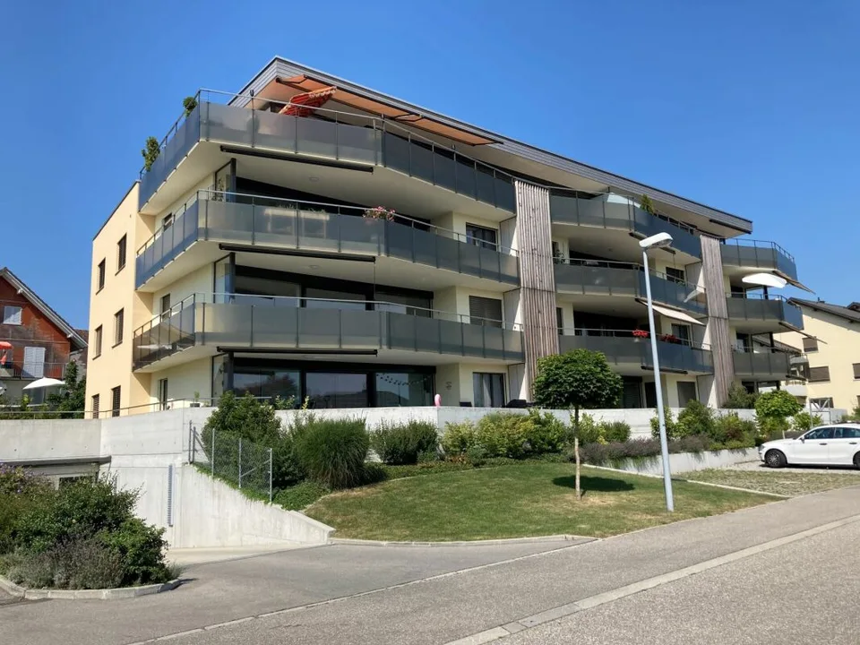 Moderne und lichtdurchflutete 3.5-Zimmer-Parterrewohnung