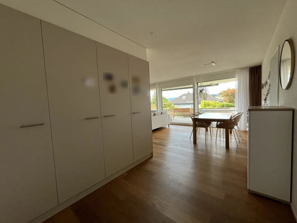 Moderne und lichtdurchflutete 3.5-Zimmer-Parterrewohnung