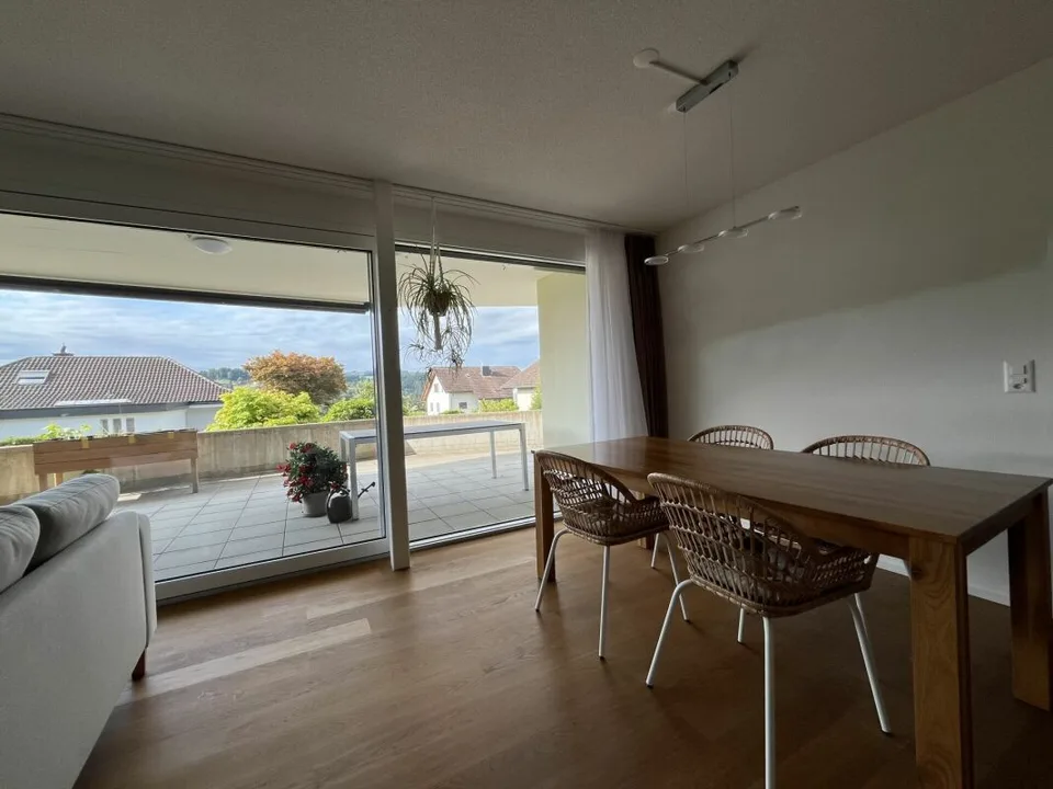 Moderne und lichtdurchflutete 3.5-Zimmer-Parterrewohnung