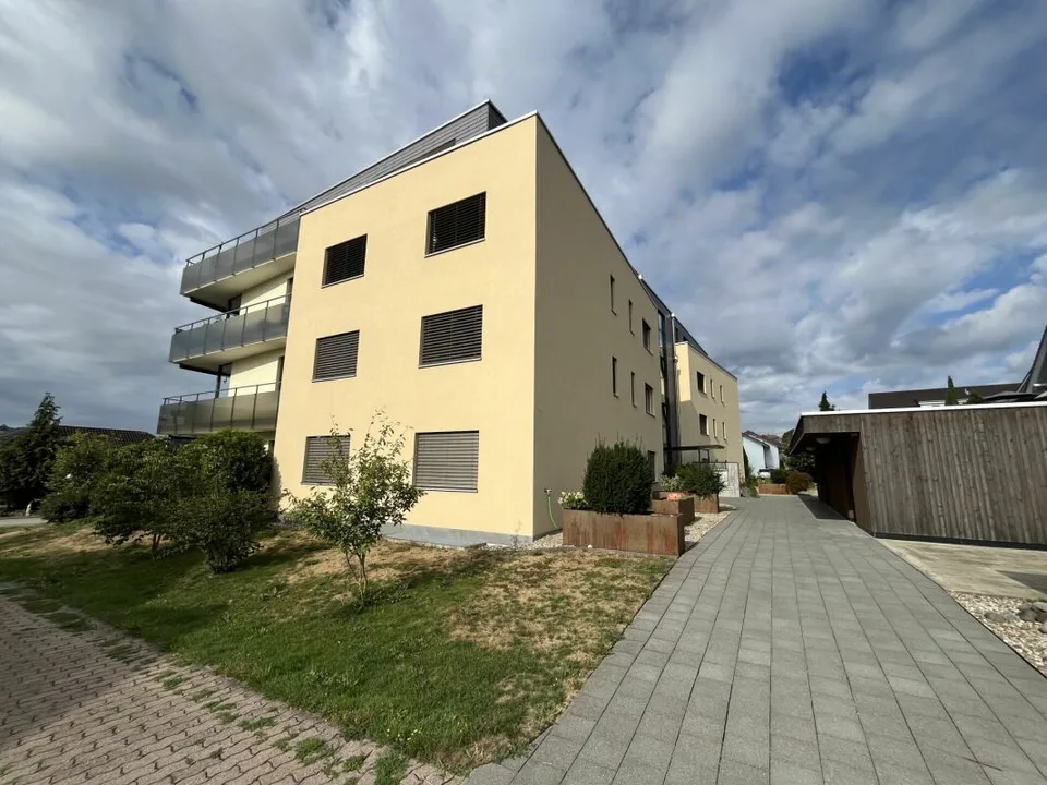 Moderne und lichtdurchflutete 3.5-Zimmer-Parterrewohnung
