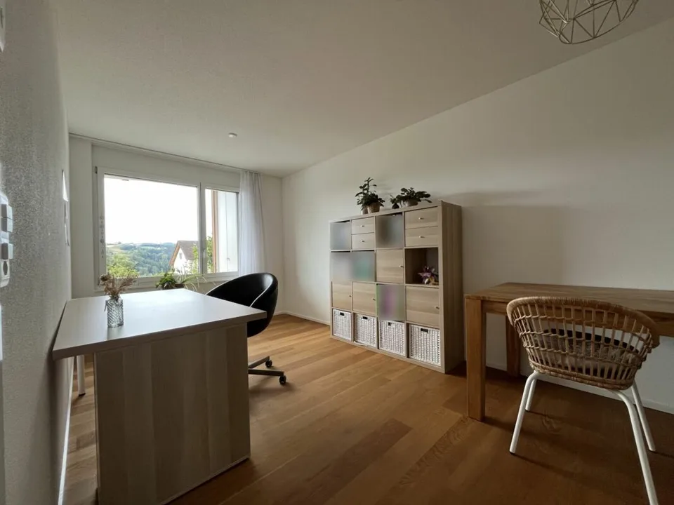 Moderne und lichtdurchflutete 3.5-Zimmer-Parterrewohnung