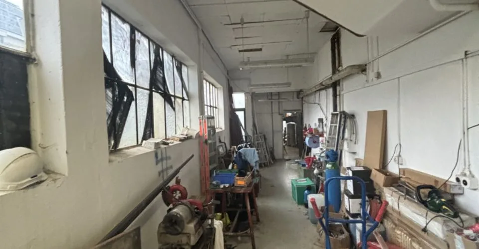 Large ground floor storage in Pully