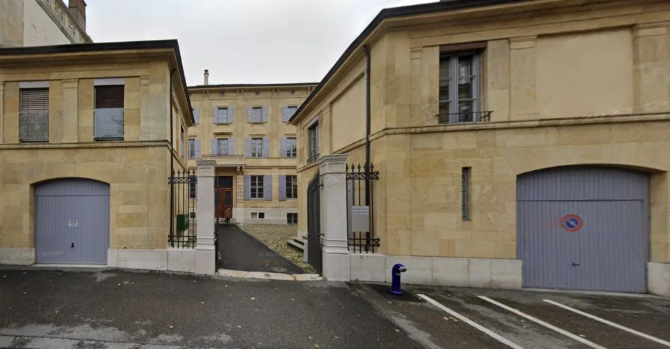 Local commercial  à Neuchâtel avec vue sur le lac et les Alpes