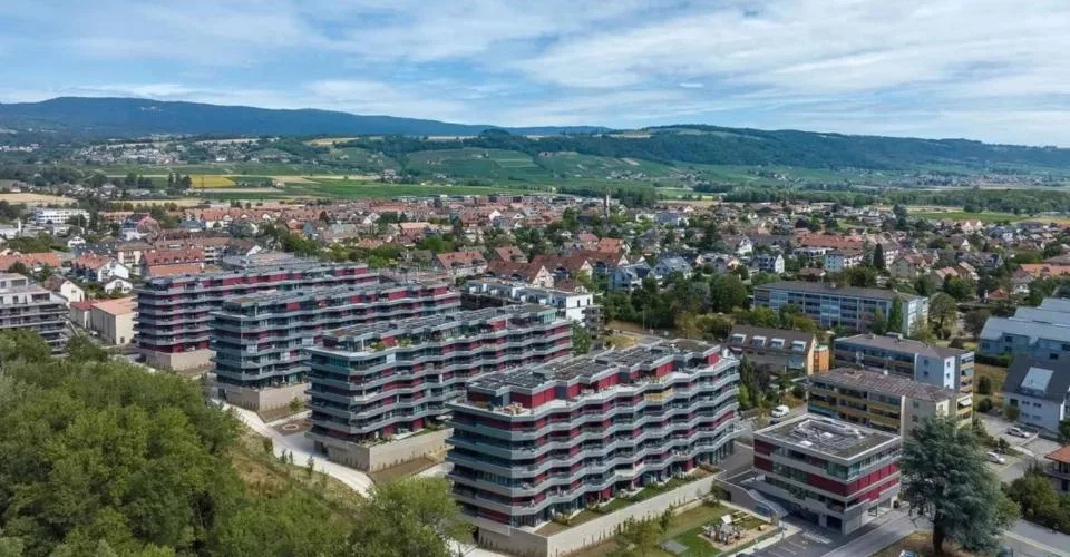 GLAND - ARCADE COMMERCIALE NEUVE - IDÉALEMENT SITUÉE