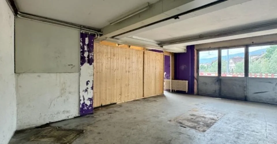 For rent - Commercial space with storage