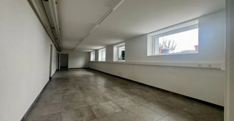 DA AFFITTARE O IN VENDITA, locale commerciale con ingresso indipendente