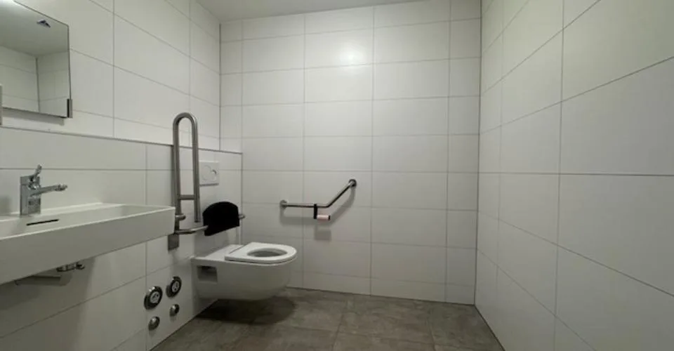 DA AFFITTARE O IN VENDITA, locale commerciale con ingresso indipendente