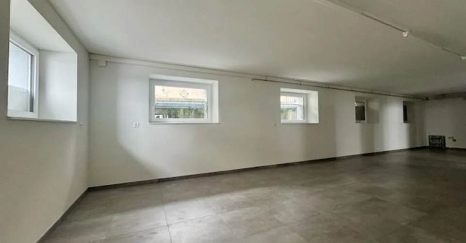 DA AFFITTARE O IN VENDITA, locale commerciale con ingresso indipendente