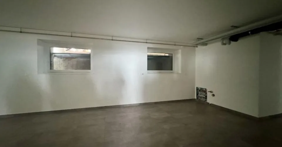 DA AFFITTARE O IN VENDITA, locale commerciale con ingresso indipendente