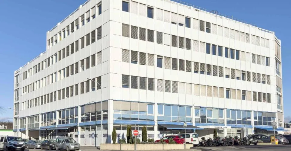Versatile surface of 47 m² – Chemin du Château-Bloch 10