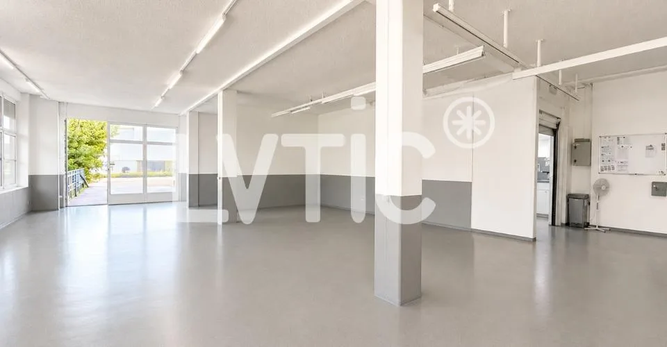 Showroom, dépôt, bureaux de 700 m2 divisibles à louer à Bussigny