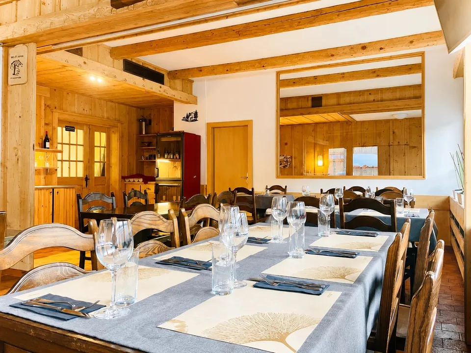 Struttura mista con parte alberghiera, ristorazione e appartamento indipendente a Bourg-St-Pierre