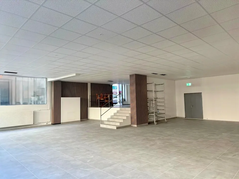 Commercial arcade, sale as a company or in a personal name