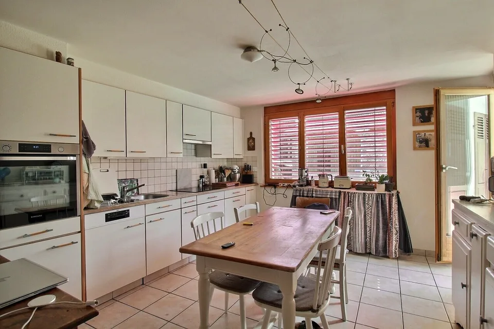 6012M-Casa di villaggio con 3 appartamenti nel cuore di Riddes