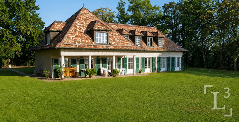 Propriété de caractère avec vaste jardin et vue sur le lac