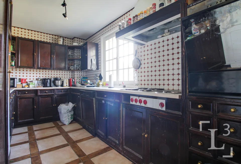 Proprietà caratteristica con ampio giardino e vista sul lago