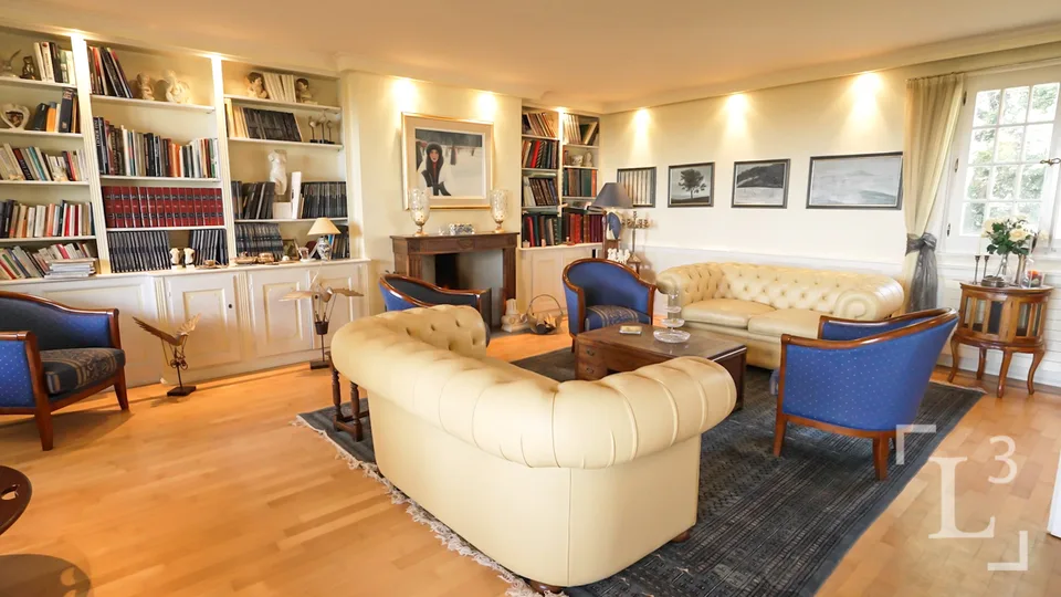 Proprietà caratteristica con ampio giardino e vista sul lago