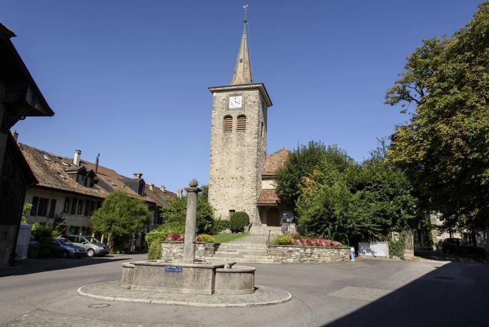 Proprietà caratteristica con ampio giardino e vista sul lago