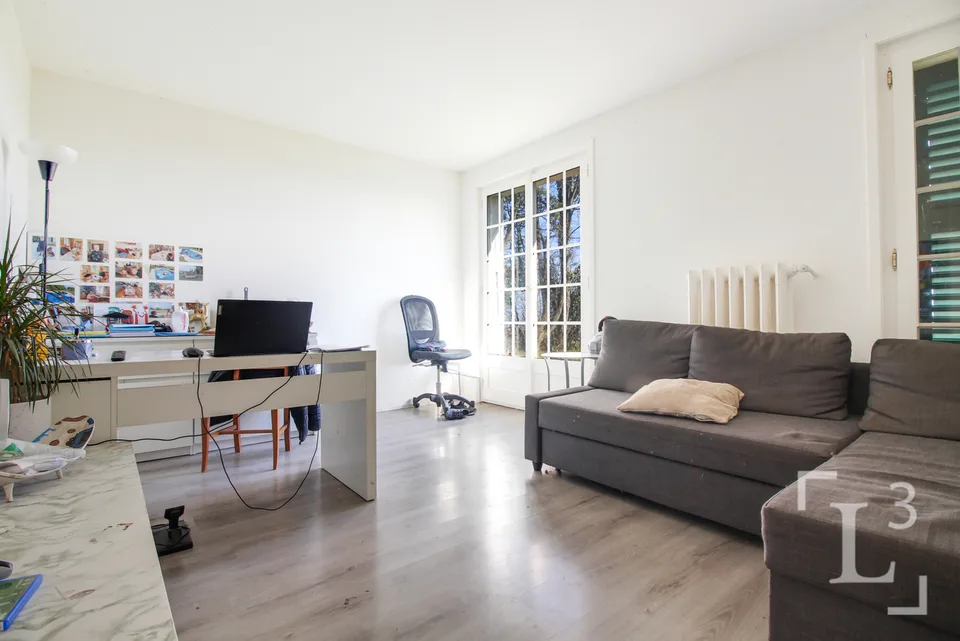 Proprietà caratteristica con ampio giardino e vista sul lago