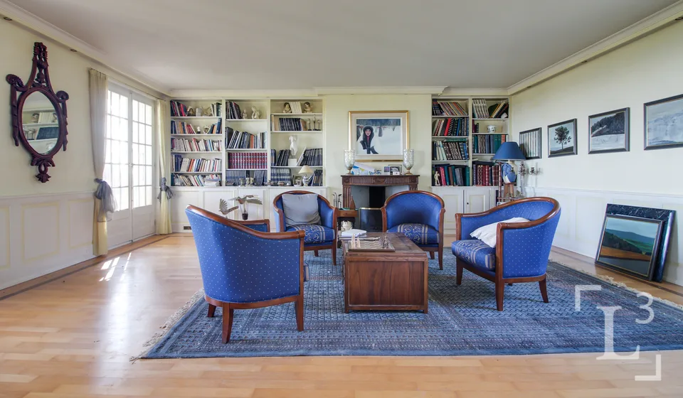 Proprietà caratteristica con ampio giardino e vista sul lago