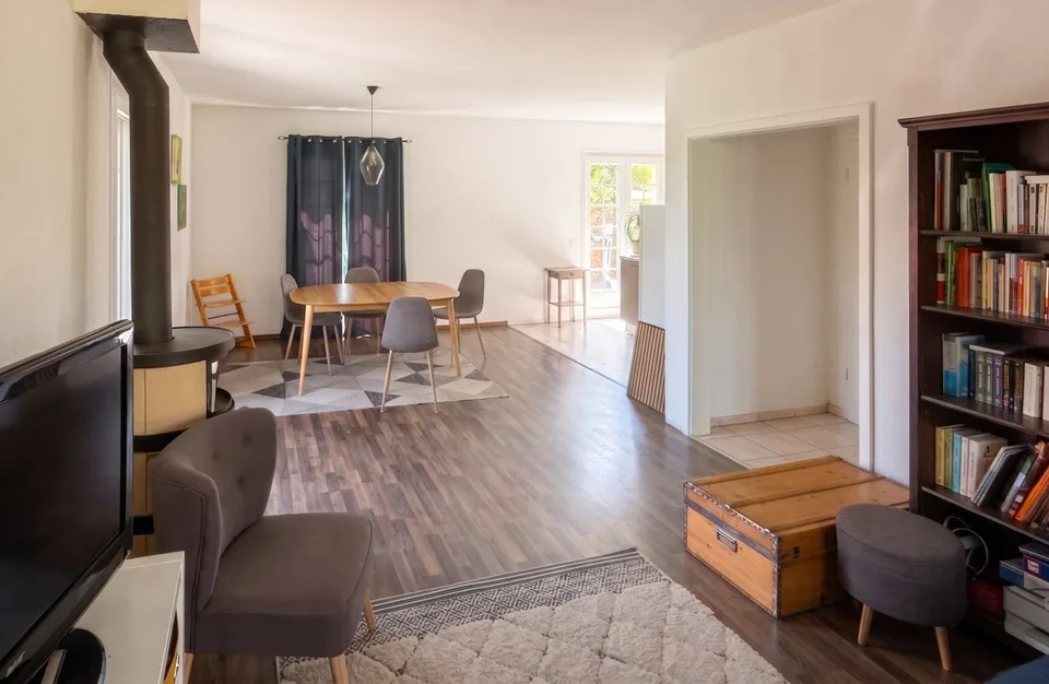 Casa familiare con giardino, a un minuto a piedi dalla scuola
