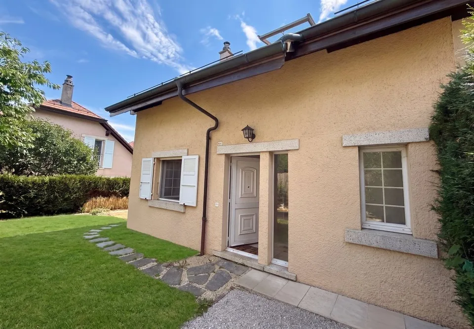Maison familiale avec jardin, à une minute à pied de l'école
