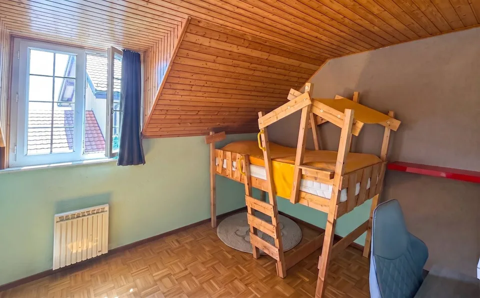 Casa familiare con giardino, a un minuto a piedi dalla scuola