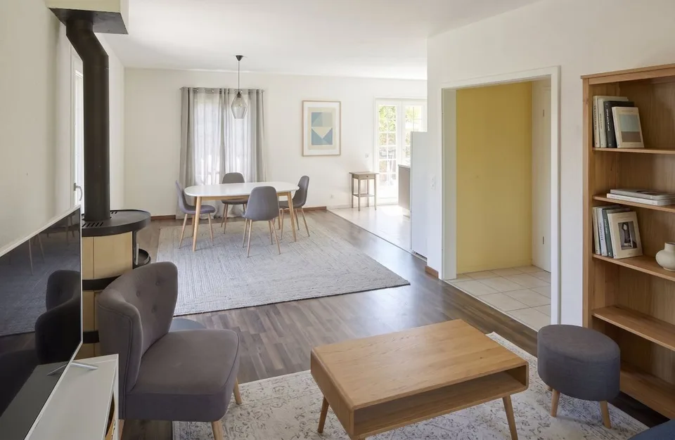 Casa familiare con giardino, a un minuto a piedi dalla scuola