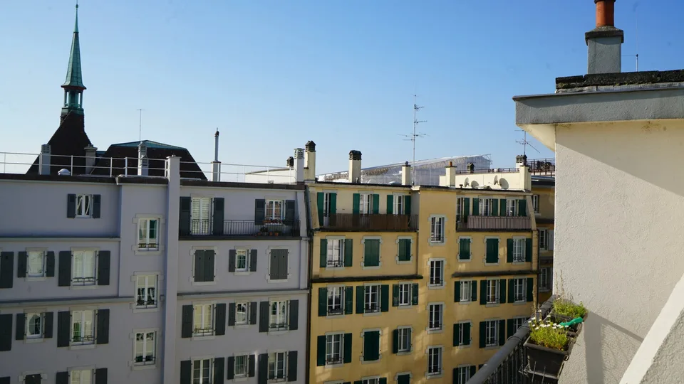 Sale in the name of a lot of four apartments.