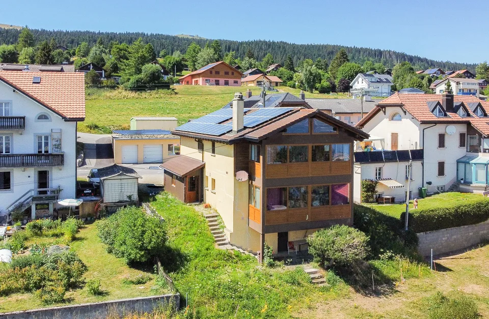 Maison de 2 logements avec droit d'habitation et 3 garages