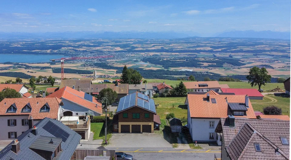 Maison de 2 logements avec droit d'habitation et 3 garages