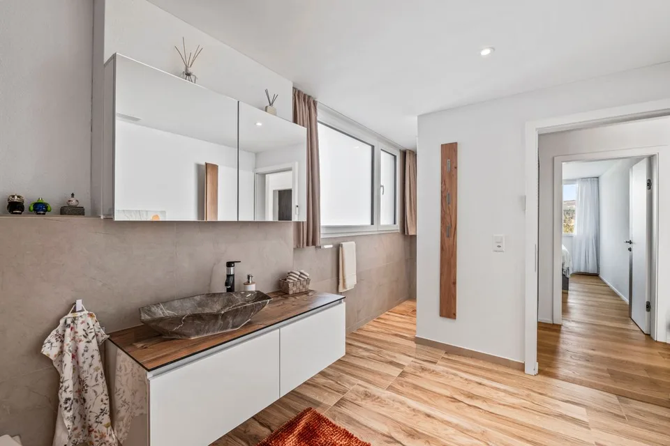Helles 4.5-Zimmer-Haus mit Aussicht in Schwaderloch