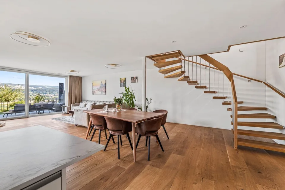 Helles 4.5-Zimmer-Haus mit Aussicht in Schwaderloch
