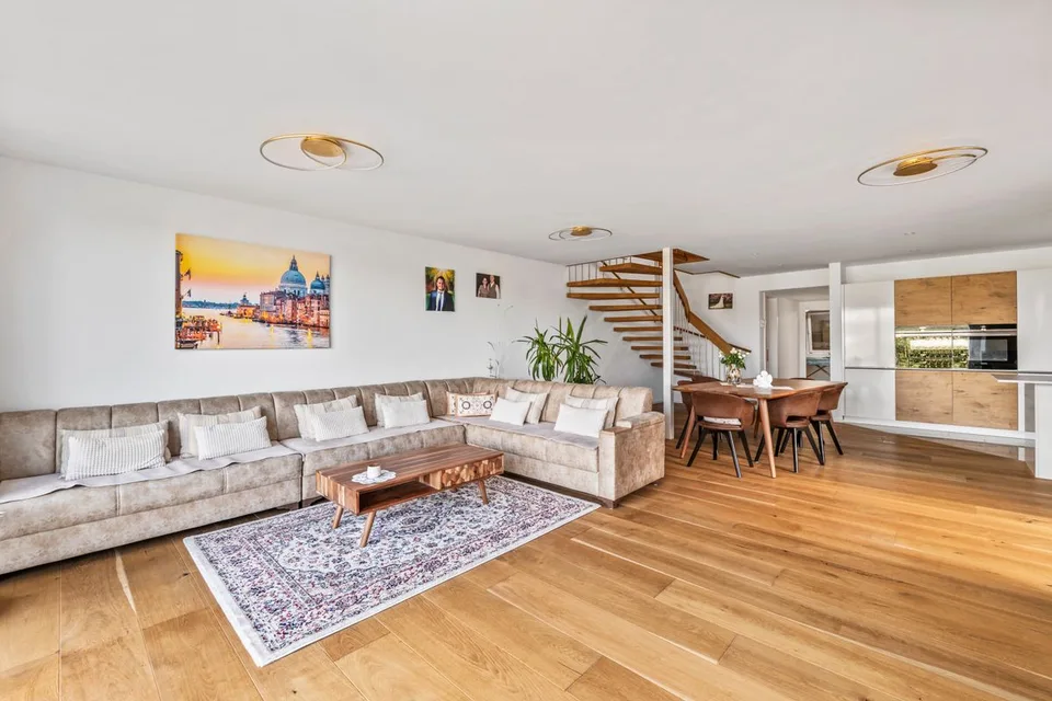 Helles 4.5-Zimmer-Haus mit Aussicht in Schwaderloch