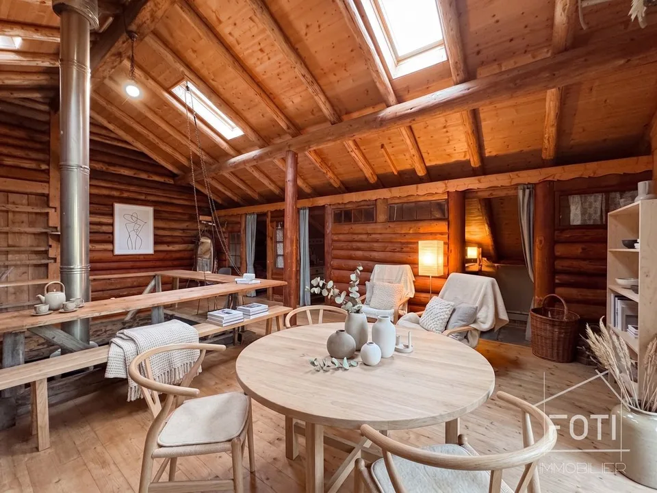 Bien rare - Chalet de 7,5 pièces niché dans 28'000 m² de forêt et de prairie.
