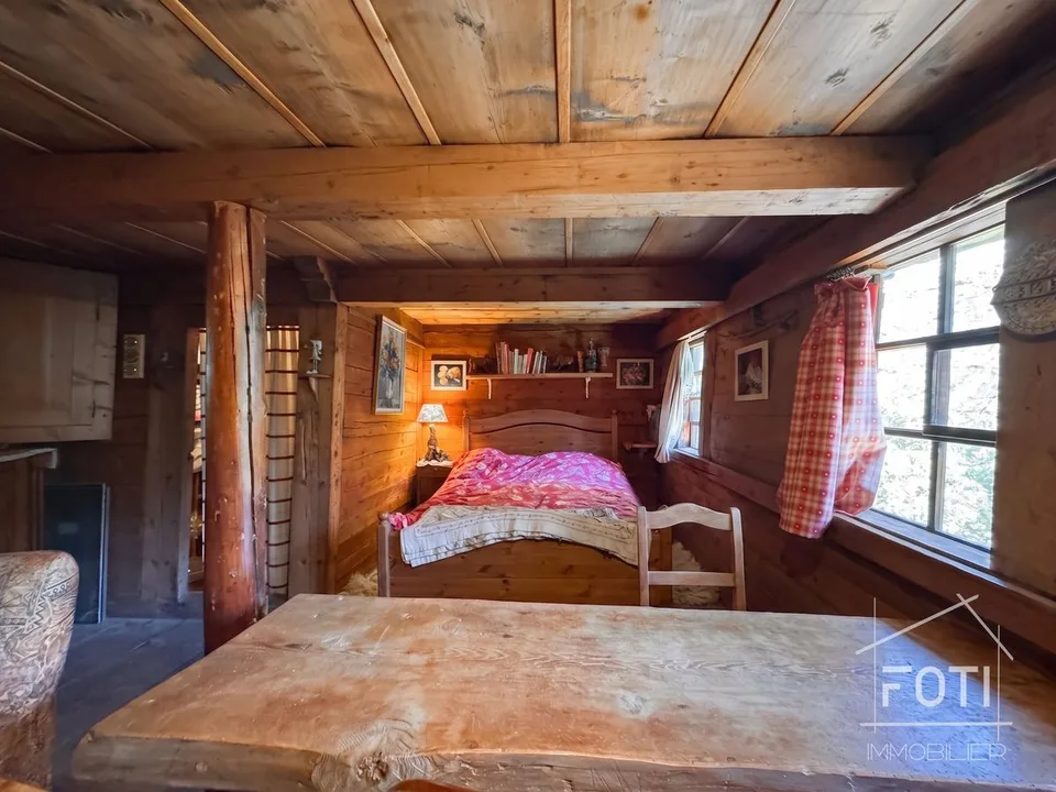 Bien rare - Chalet de 7,5 pièces niché dans 28'000 m² de forêt et de prairie.