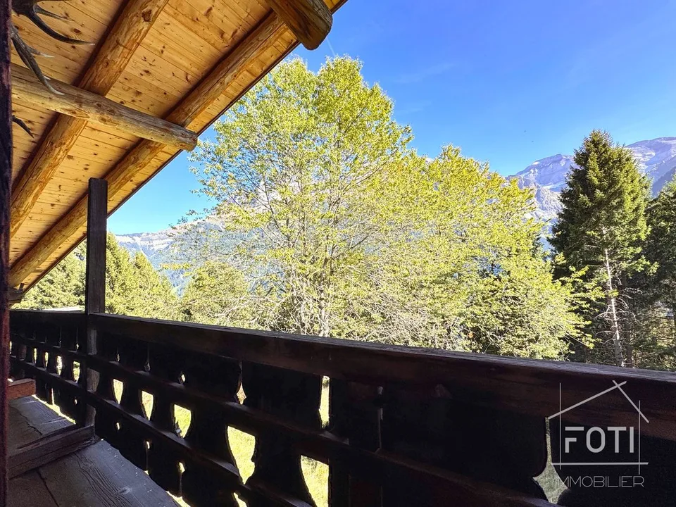 Bien rare - Chalet de 7,5 pièces niché dans 28'000 m² de forêt et de prairie.