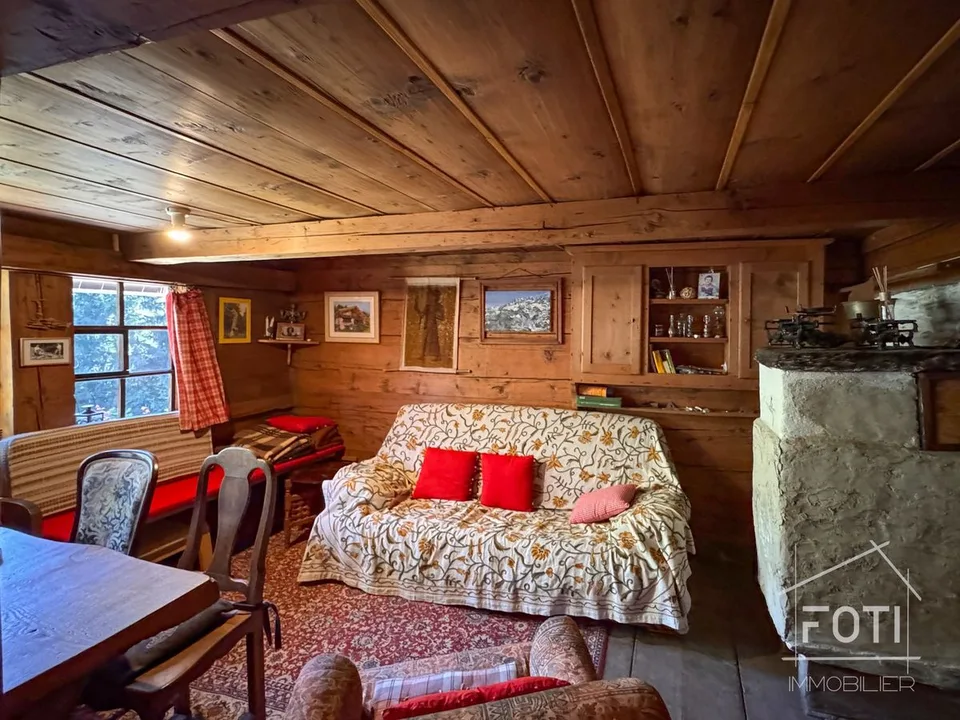 Bien rare - Chalet de 7,5 pièces niché dans 28'000 m² de forêt et de prairie.