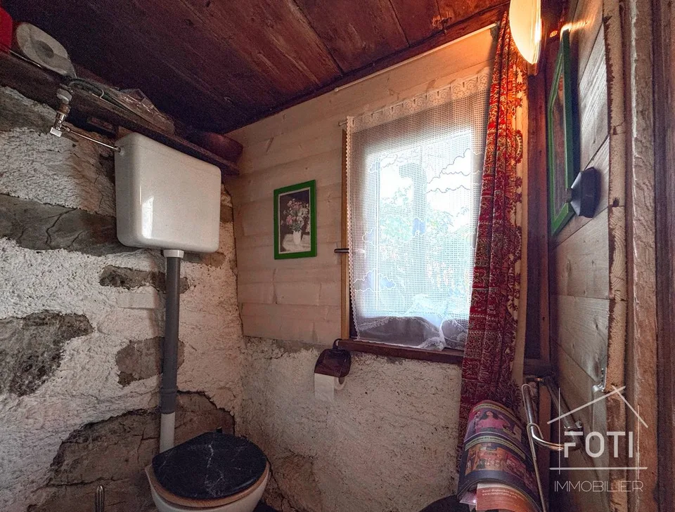 Bien rare - Chalet de 7,5 pièces niché dans 28'000 m² de forêt et de prairie.